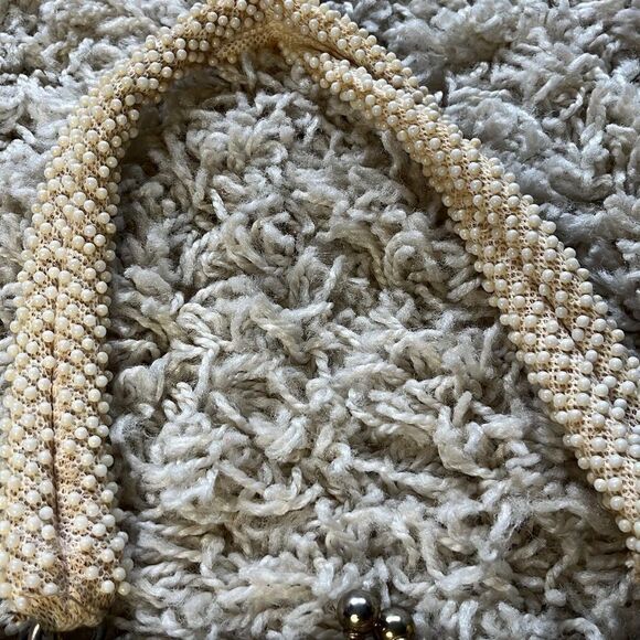 Beautiful cream 1960s Vintage Handmade White Beaded Handbag Purse Kiss-lock - Picture 5 of 16